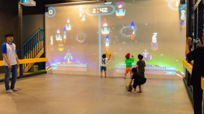 Upgrading interactive kids cafés with AR, VR and multi-sensors